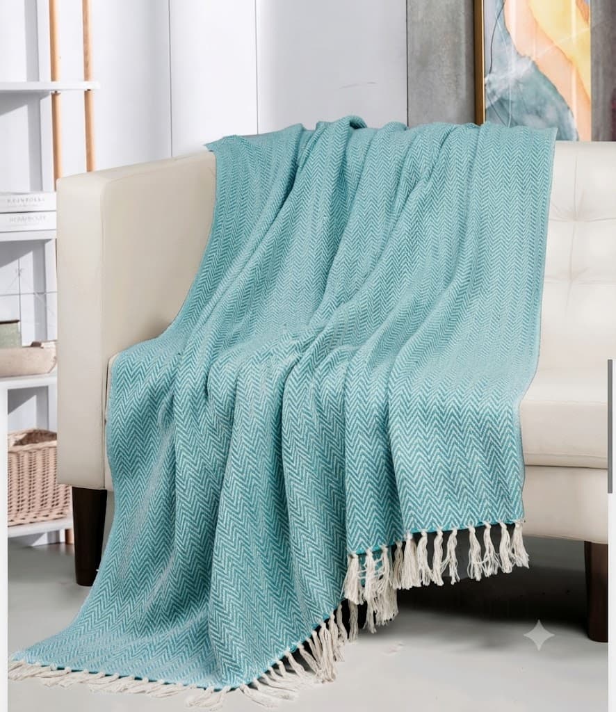Chevron Patterned Throw Blanket with Tassels – Stylish Cozy Home Decor Blanket