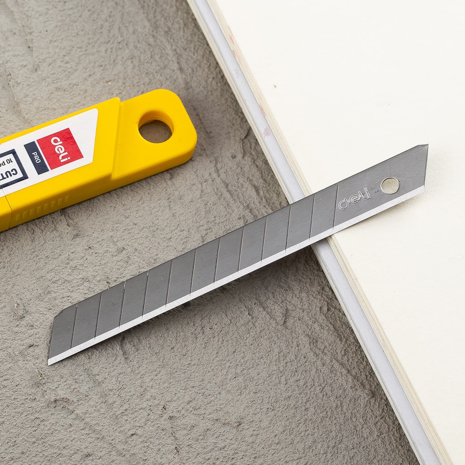 Deli Deli E2012 Cutter Blade | Heavy Duty Snap-Off Replacement Blades stationary, toys & sports — thumbnail 3 of 8