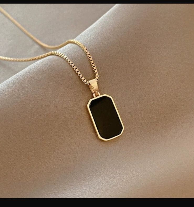 Geometric Black Enamel Tag Pendant Necklace – Minimalist Fashion Jewelry for Women & Girls