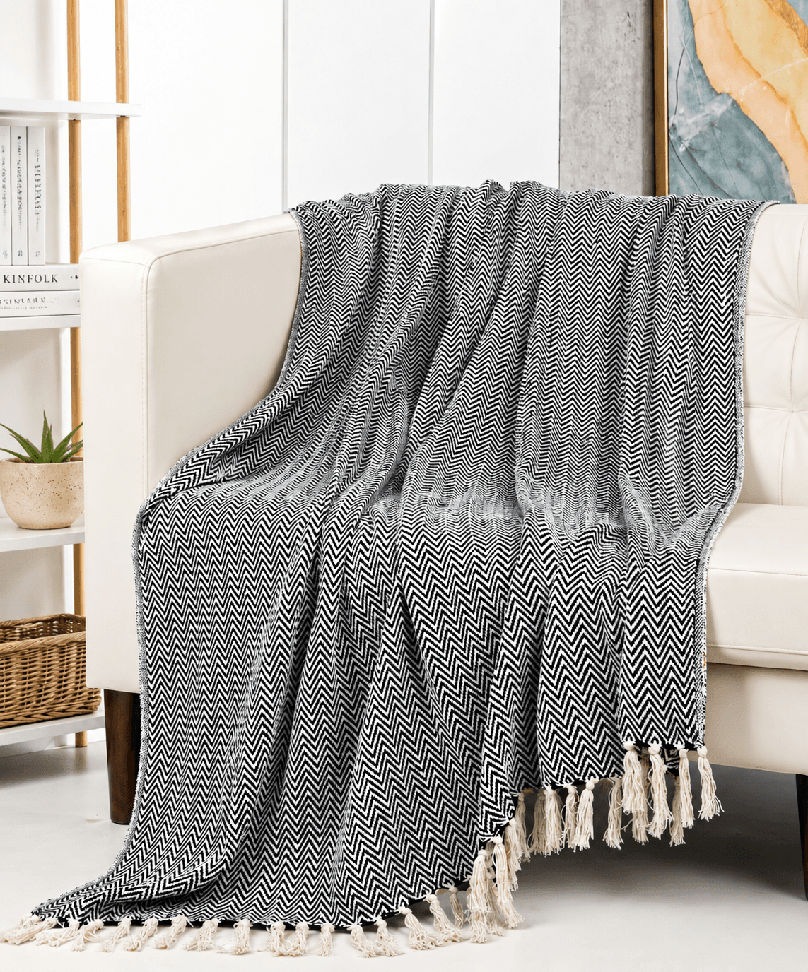Black and White Chevron Patterned Throw Blanket with Tassels – Stylish Cozy Home Decor Blanket