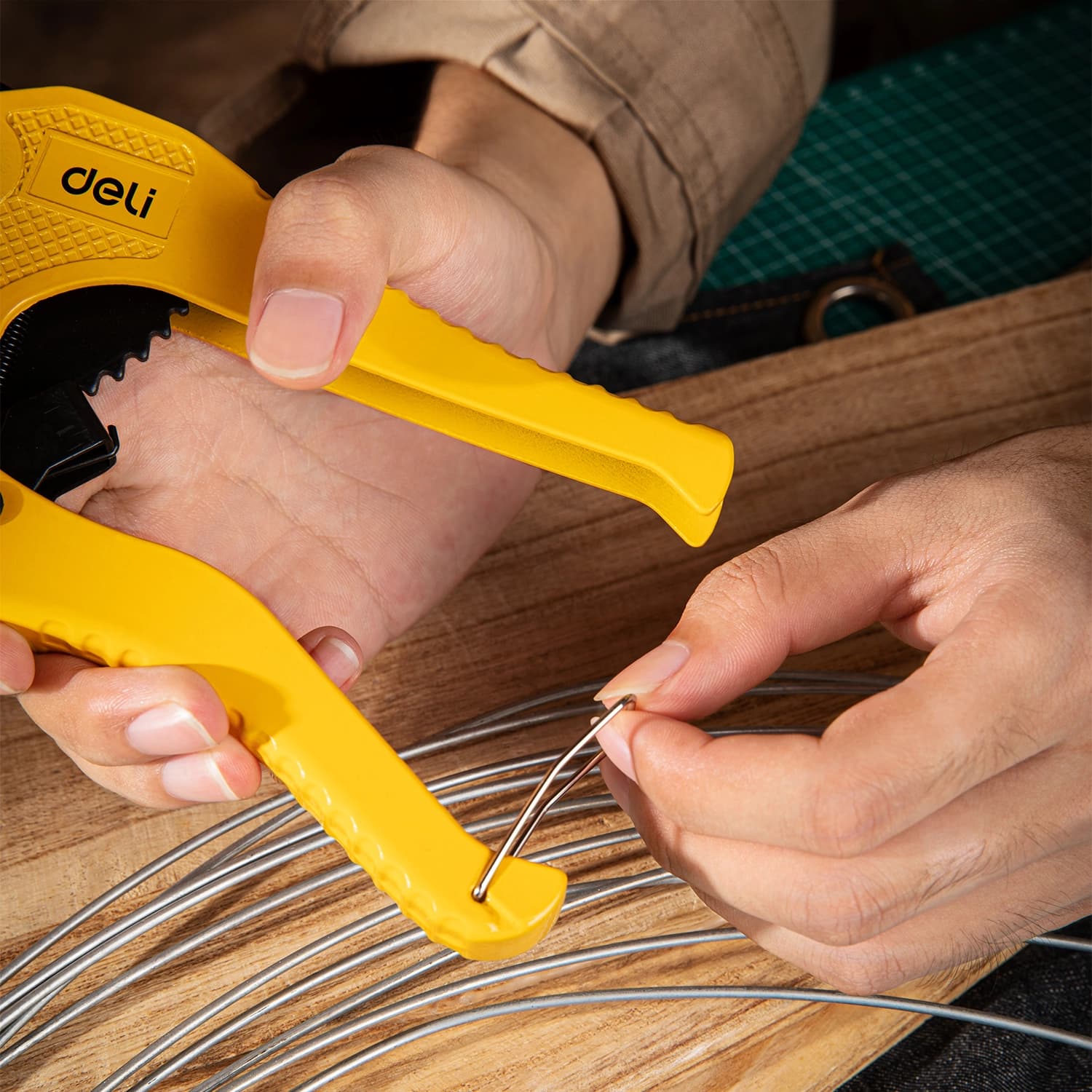 Deli Tools Deli EDL350042 Pipe Cutter 42mm | PVC & Plastic Pipe Cutting Tool hardware & machinery — thumbnail 2 of 5