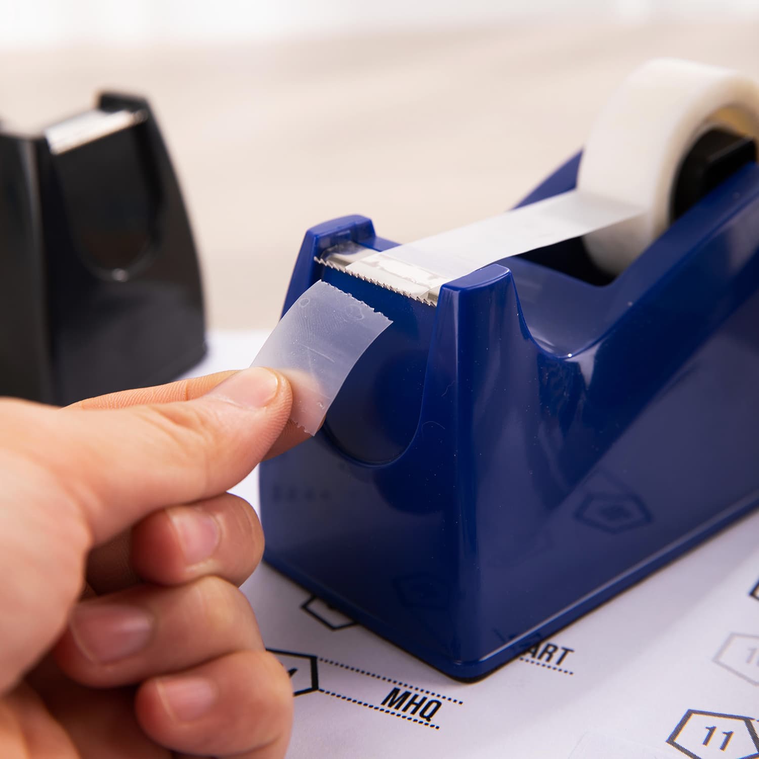 Deli Deli E815 Tape Dispenser – Durable Desktop Tape Cutter for Office, School & Home stationary, toys & sports — thumbnail 4 of 5